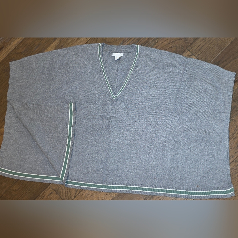 House of Harlow 1960 Gray V-Neck Poncho Ladies Sweater OS Like New Smoke Free Ne